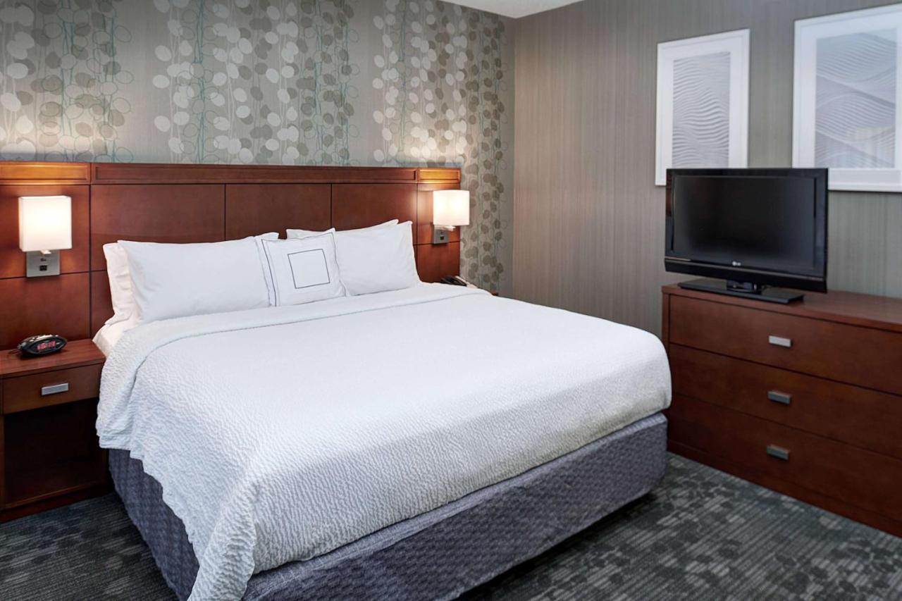 Sonesta Select Milwaukee Brookfield Hotel Exterior photo